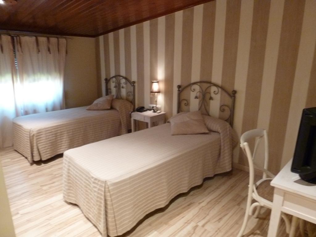 Hotel H Con Encanto Binéfar Quarto foto